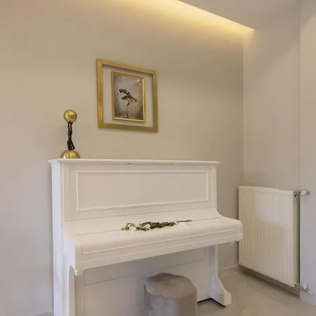 Chrisostomou Square 14 Gold Apartment